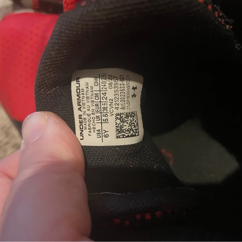 red under armour shoes Humble And hungry-boys 6Y